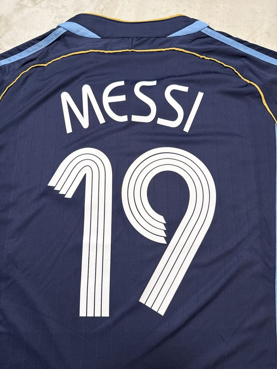 Adidas Canottiere & Pantaloni: Argentinien Match Trikot Messi 19 – Nuovo (secondo la descrizione) da Bronschhofen venduto da leo_99hp 6