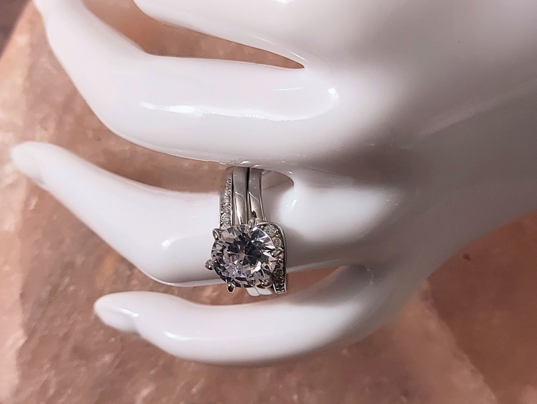 Anelli: Ring versilbert mit hübschem Zirkonia – Nuovo (secondo la descrizione) da Ettenhausen TG venduto da CH2300 1