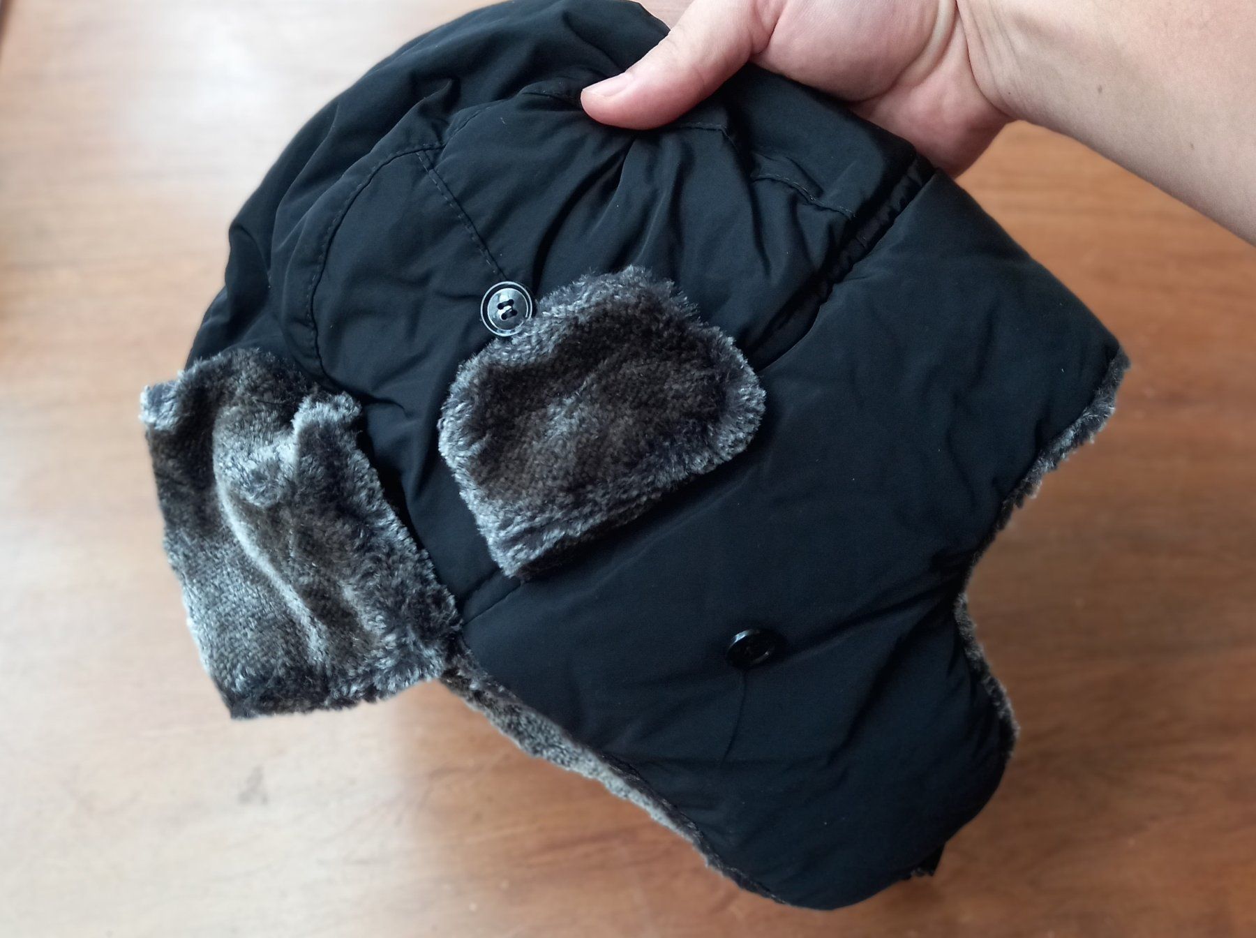 Copricapi, berretti & cappellini: Warme Winter Chapka schwarz - Chapka d'hiver – Nuovo e nell'imballaggio originale da Lausanne venduto da FASHION-WORLD-SHOP 5