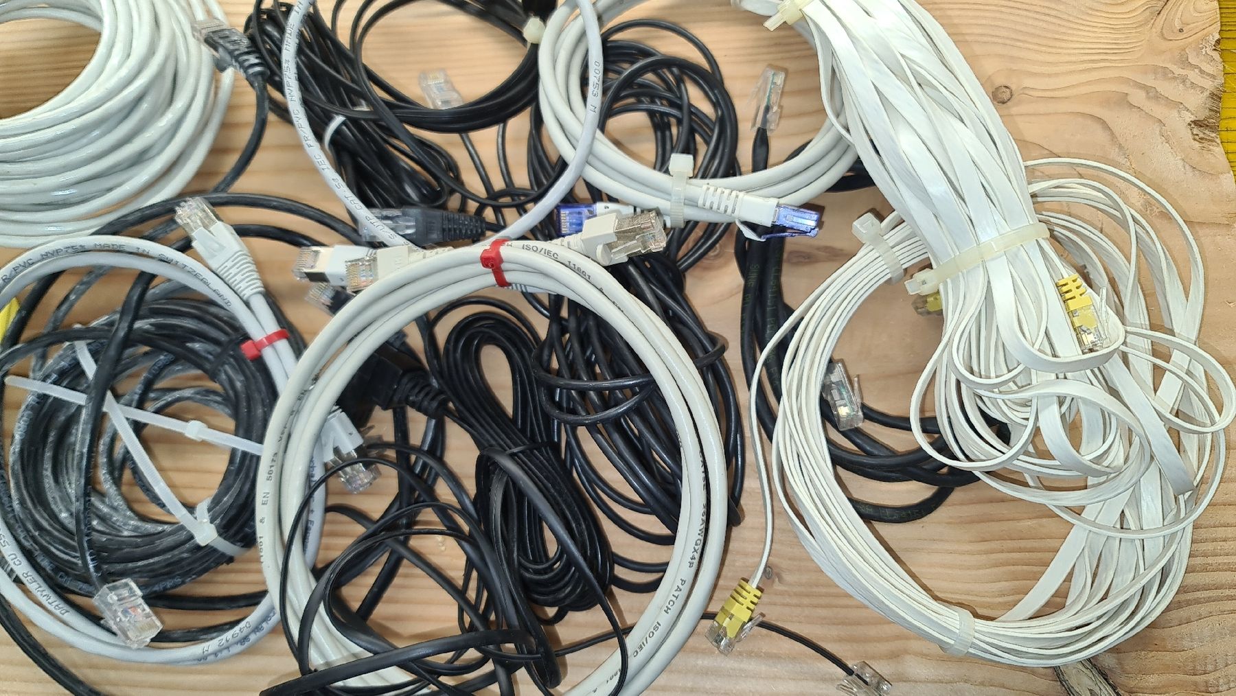 Câbles: Diverse Patchkabel RJ45 RJ11 T+T – D'occasion à Neunkirch par MaElekt 2