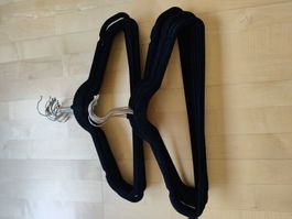 25 schwarze Kleiderbügel von Micasa