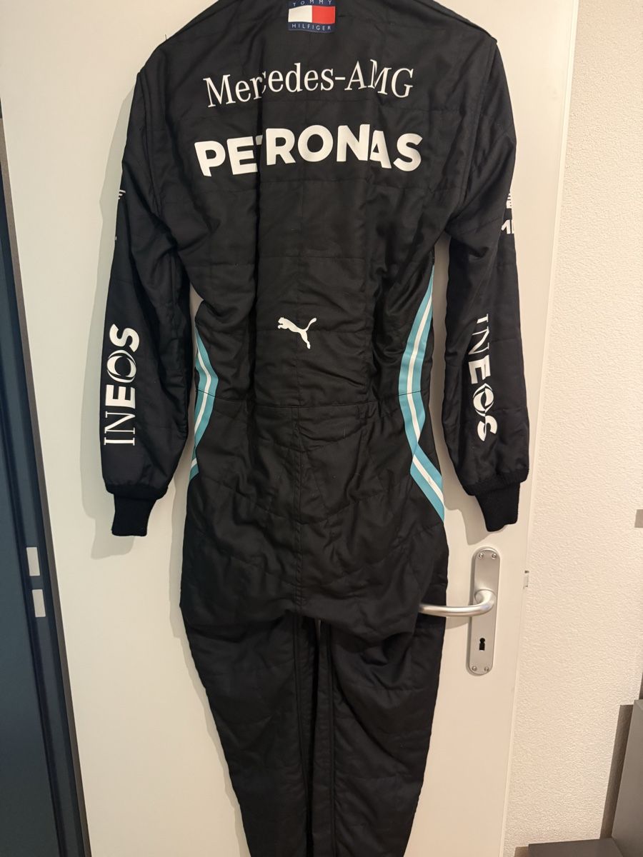 Completi: Lewis Hamilton Rennanzug – Usato da Wängi venduto da Hami22 3