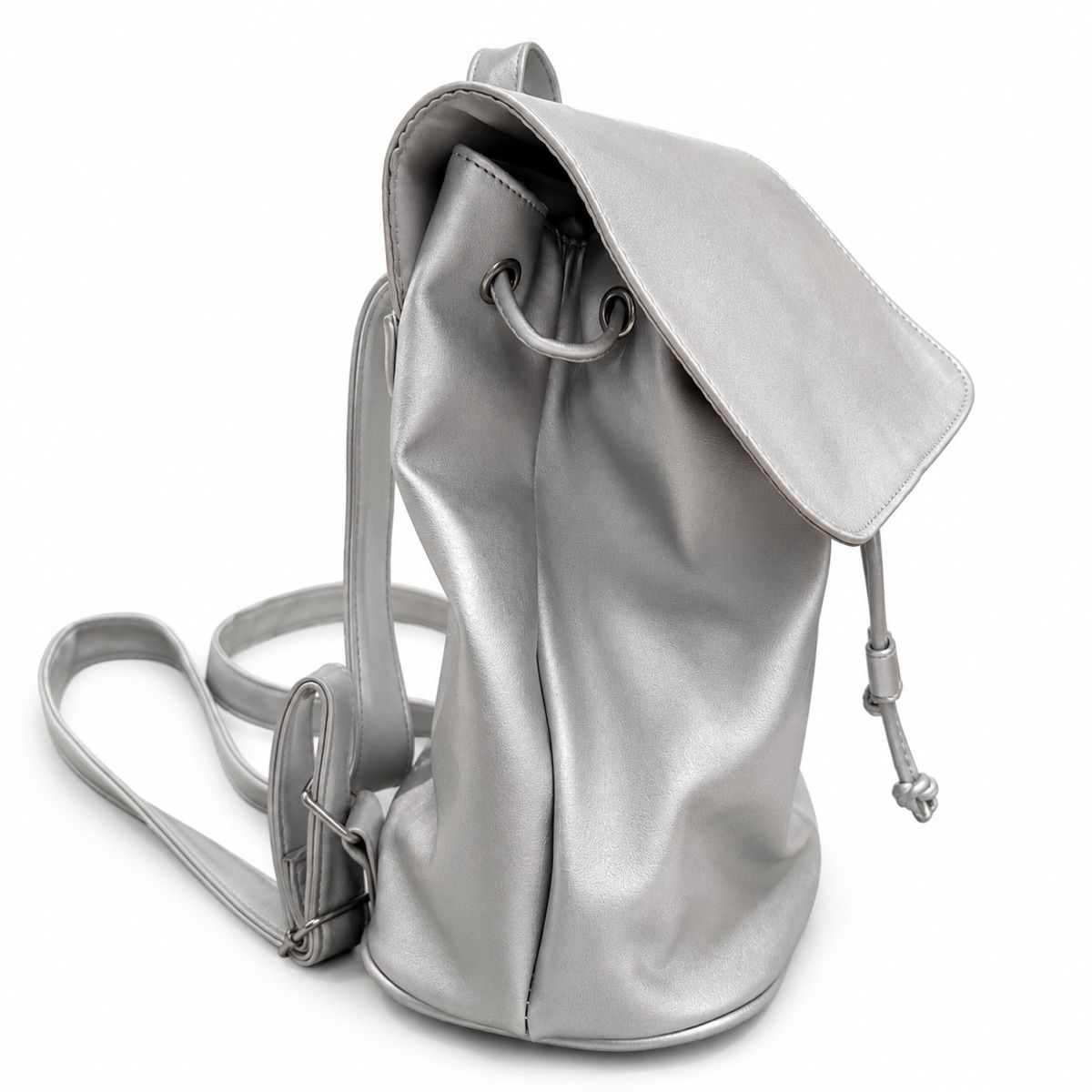 Bershka Zaini: Rucksack Bershka silber Kunstleder – Usato da Aarberg venduto da LovelyThings_