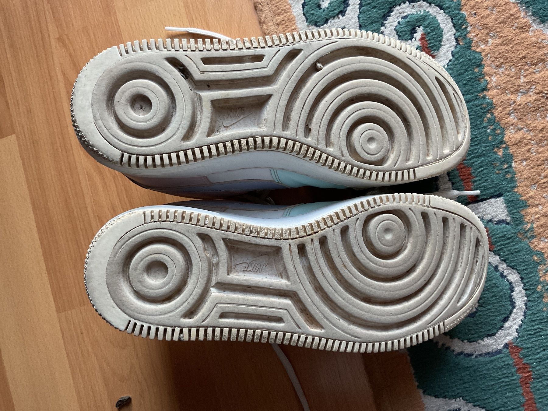 Nike Scarpe per ragazze: Nike Air force 1 gr. 38,5 EUR – Usato da Icogne venduto da Juka 5
