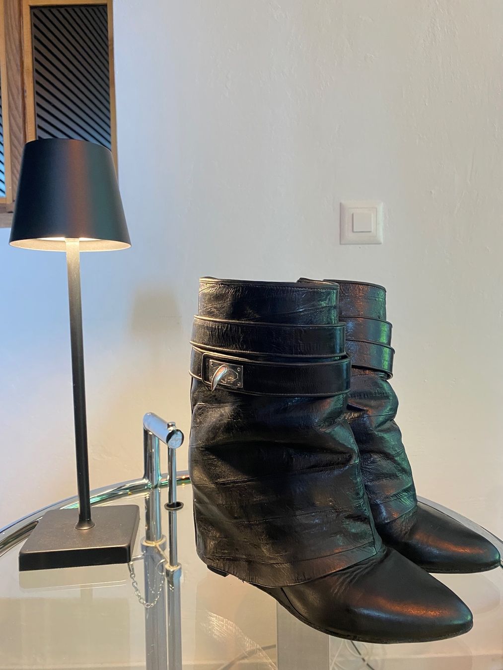 Givenchy Scarpe da donna: GIVENCHY - Stivali Shark in Pelle - 38 – Usato da Davesco-Soragno venduto da Chichijango 2