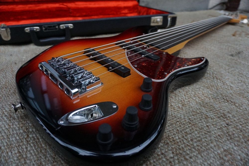 Fender steve bailey jazz deals bass vi