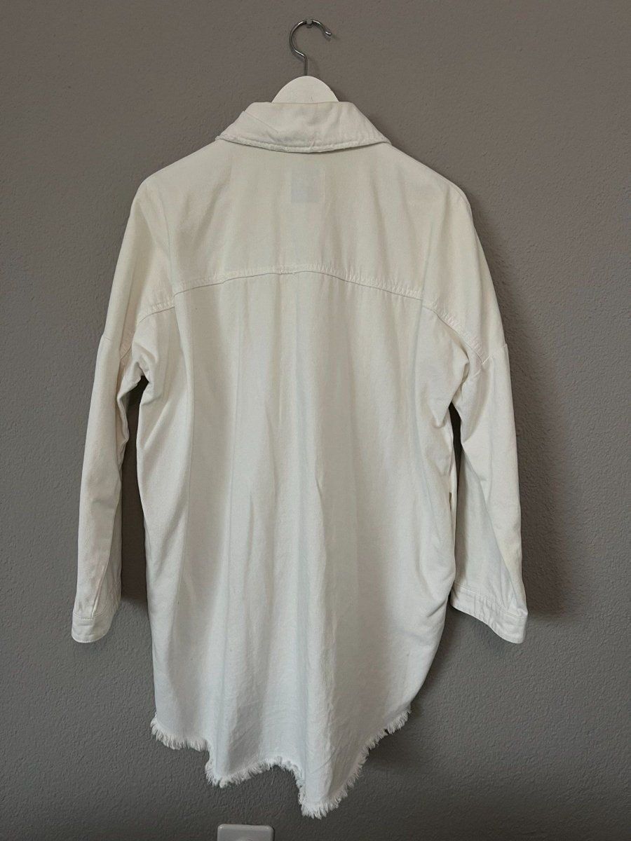 Zara Chemisiers: weisses oversized ZARA Jeanshemd, Size S – D'occasion à Muri b. Bern par SigridW 1