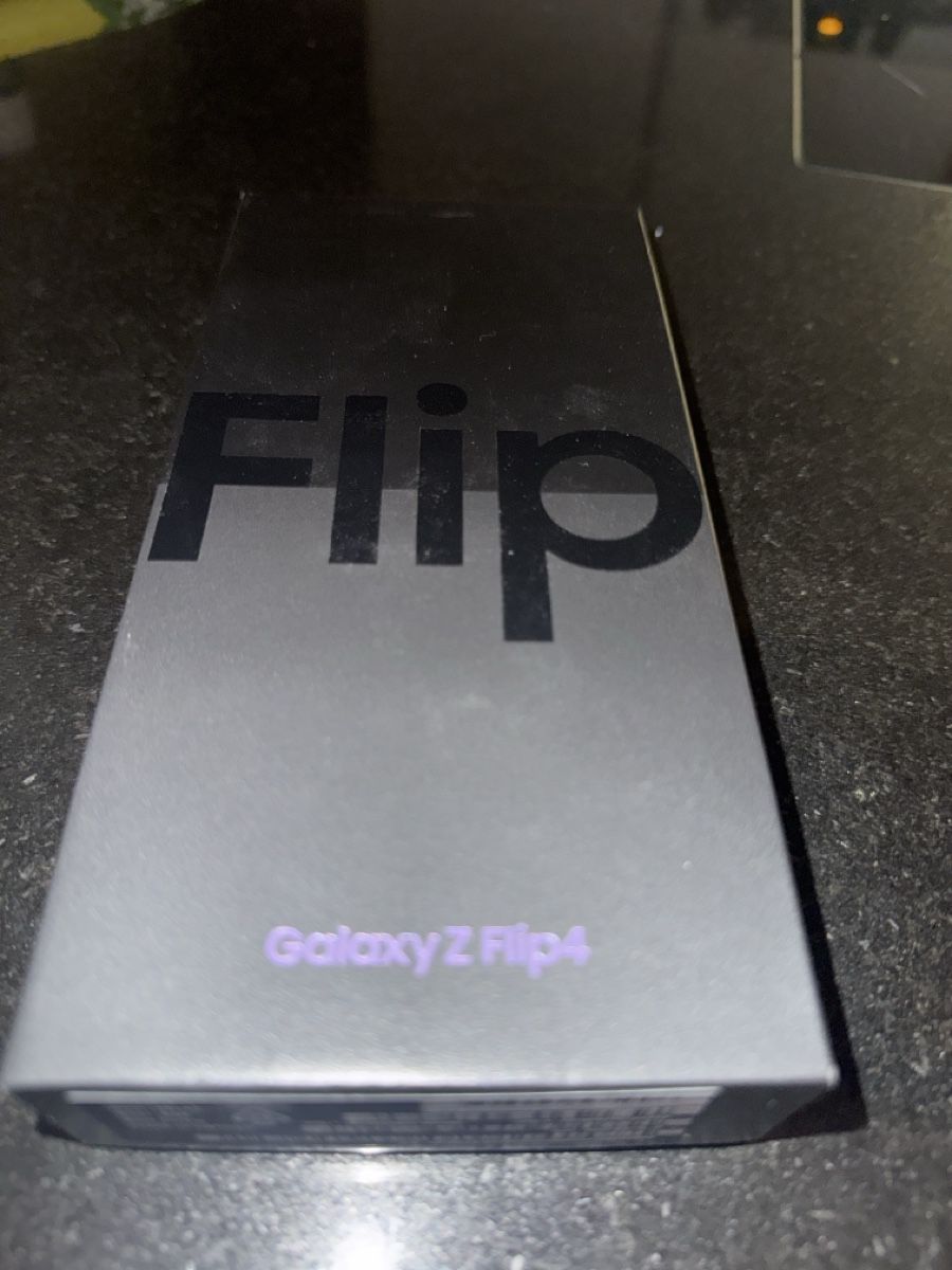 Samsung Galaxy Z Flip4 lila mit Zubehör guter Zustand (Gebraucht) in ...