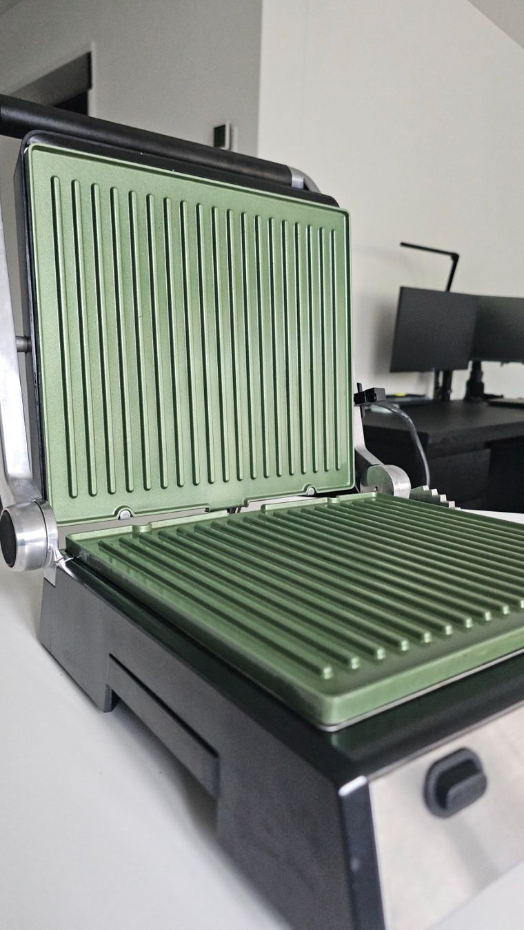 Grils: BBQ Grill / Kontaktgrill – D'occasion à Buchs SG par GasZeal 1
