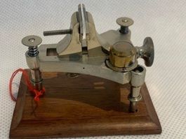 Appareil à équilibrer - outillage ancien d'horlogerie