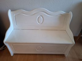 Sitzbank weiss im Landhausstil mit Stauraum