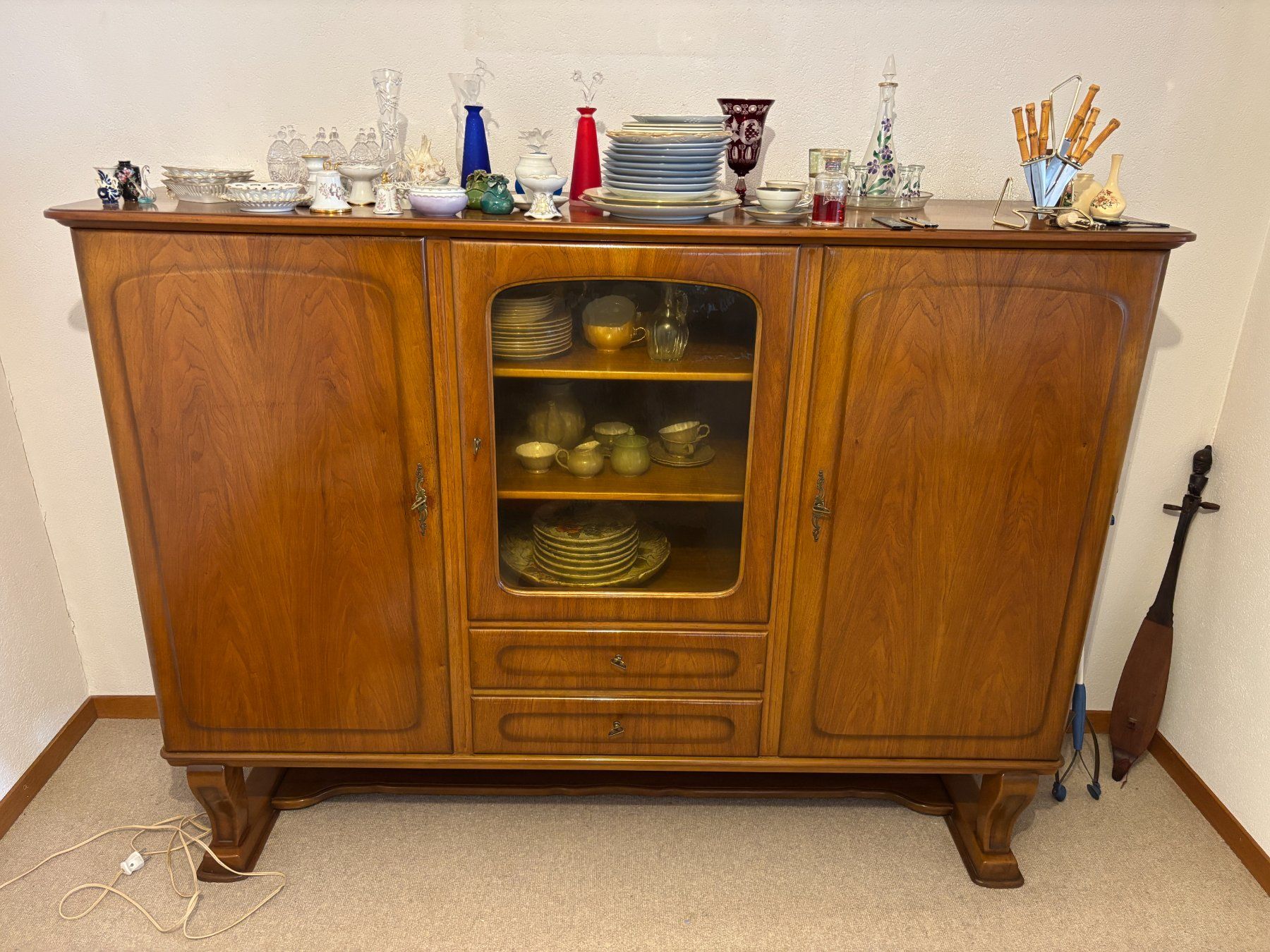 Büffets: Buffet / Schrank / Vitrine – Gebraucht aus Berlingen von Kulls