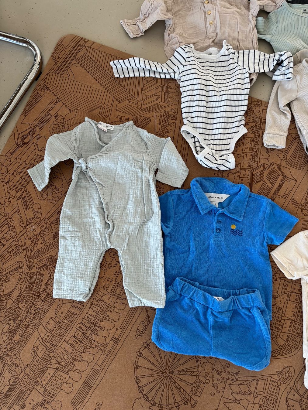H&M Lotti & Set di vestiti: Kleiderpaket Baby Junge Grösse 68 – Usato da Zürich venduto da bamberella 4