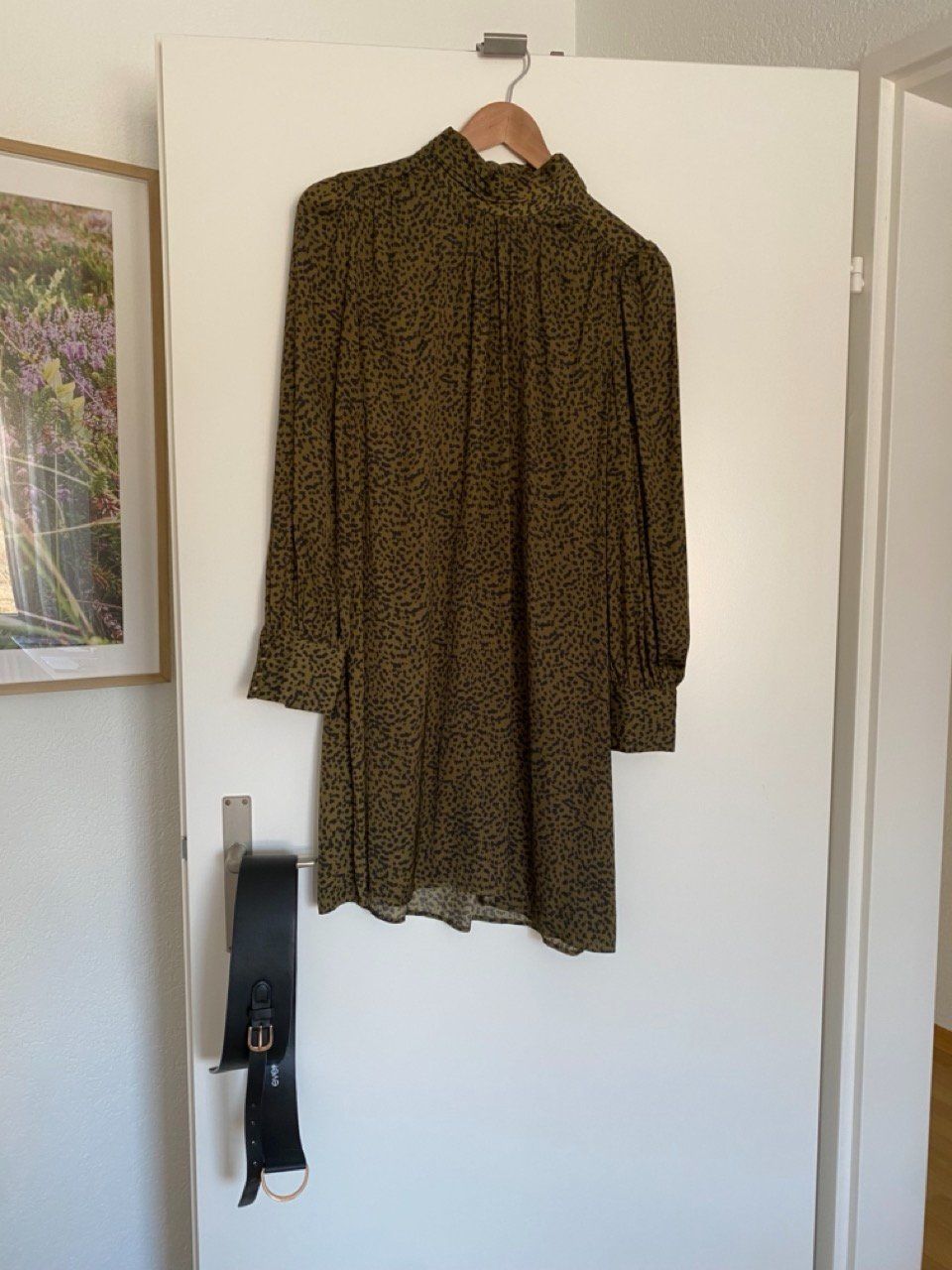 Kleider: Midikleid mit Taillengürtel, M – Neu (gemäss Beschreibung) aus Zumikon von Frauenecke 6