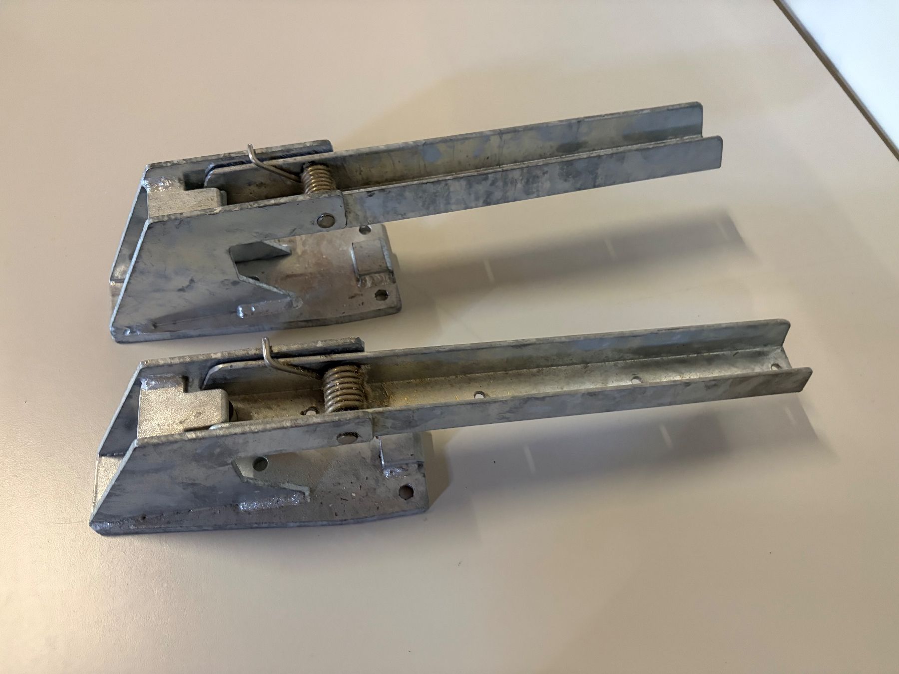 Supporti a parete: 2 Sitzbank Klappkonsolen Hebgo BS/380.3. – Usato da winterthur venduto da Grami1