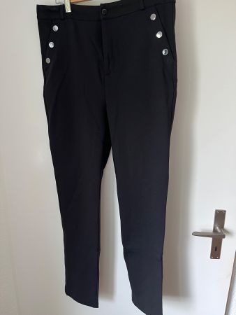 Schicke schwarze Hose mit Zierknöpfen, Grösse 40, Top!