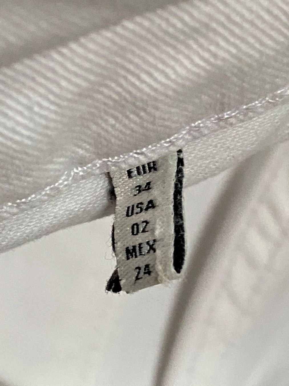Zara Jeans: Great ZARA white bootcut jeans.EUR34 – Neu (gemäss Beschreibung) aus Grund b. Gstaad von PlageNeigeplus 3