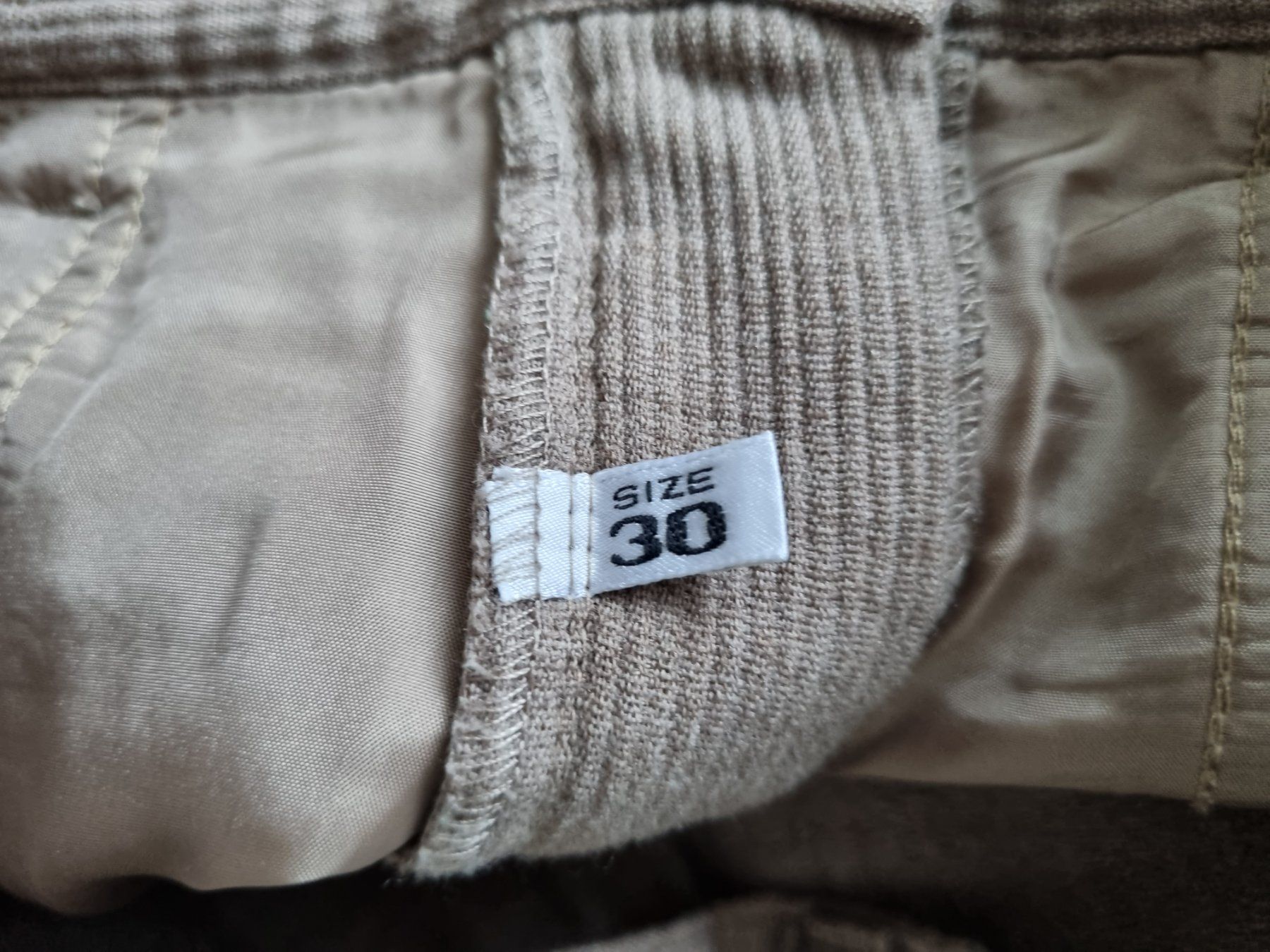 Armani Hosen: Armani Damenhosen – Gebraucht aus Arbedo von Gyn 3