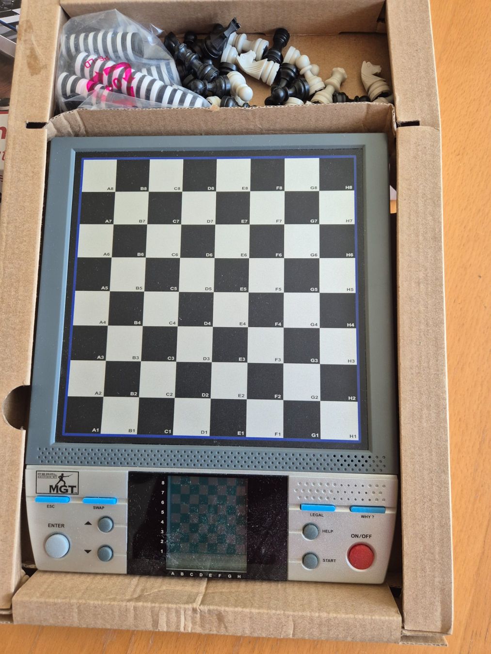 Giochi: Sprechender Schachcomputer 8in1 mit Touch-Feld, TOP Zustand! – Usato da Thun venduto da tinu2031