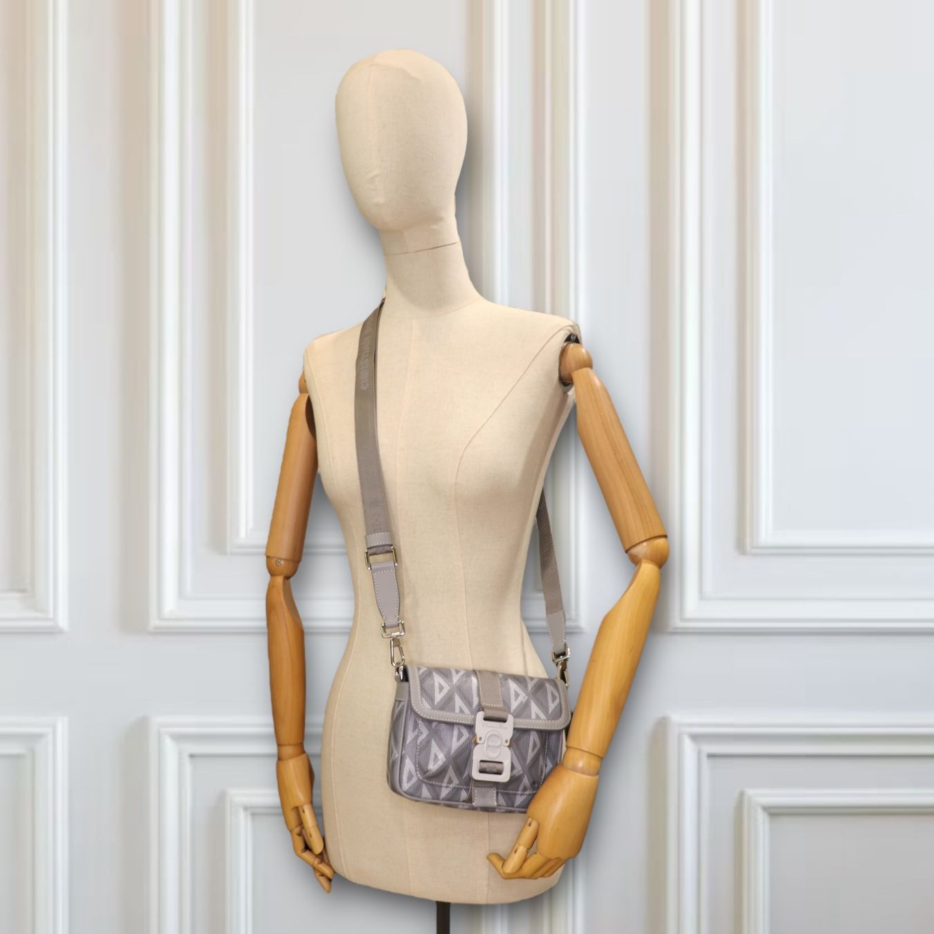 Dior Taschen: Dior Mini Hit the road Umhängetasche – Gebraucht aus Binningen von Designerlabels 1