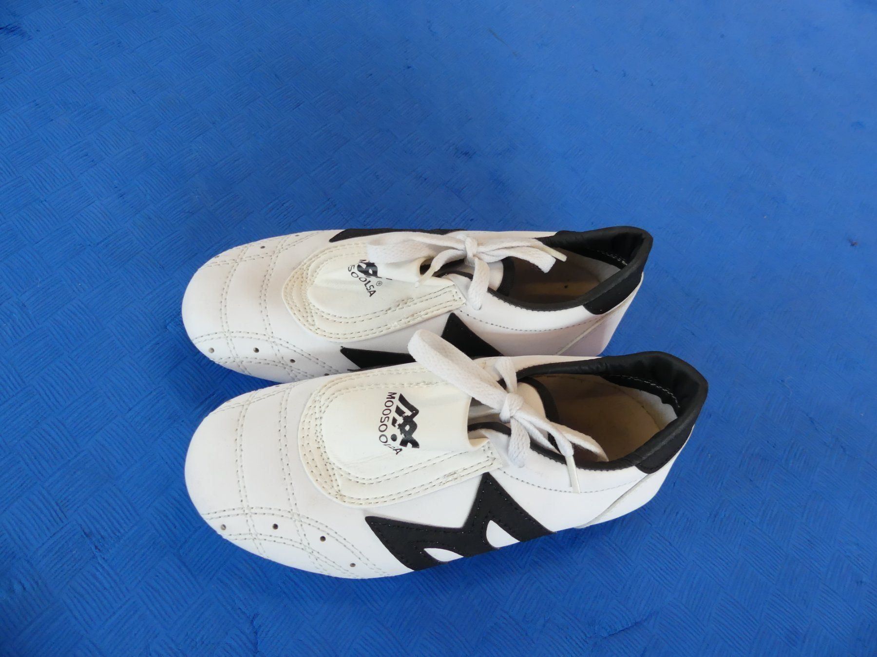 Scarpe per ragazzi: Moosoolsa Indoorschuh Gr. 180 / 29 – Nuovo (secondo la descrizione) da Wald ZH venduto da MartialArts