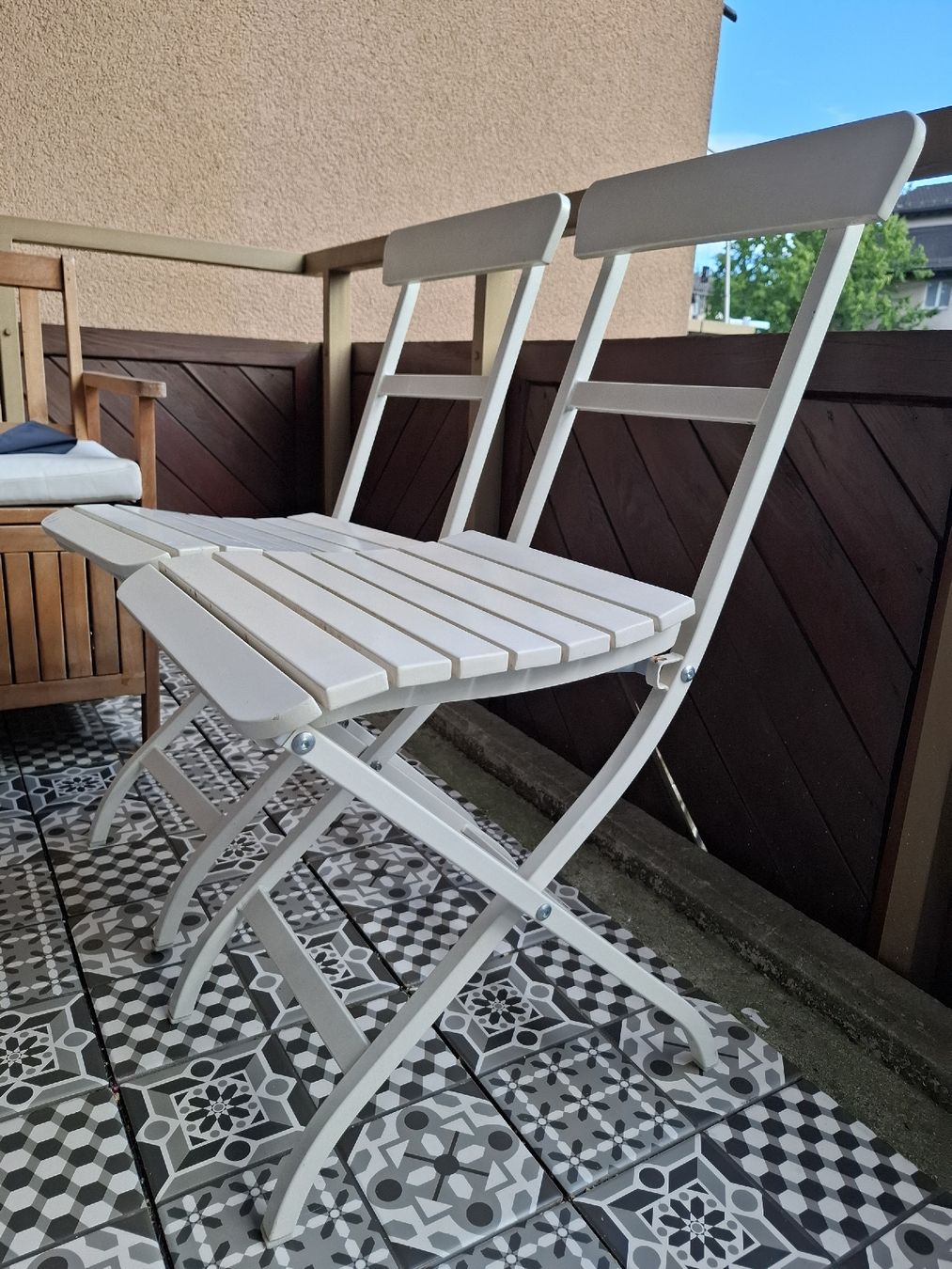 Chaises: 2 Weisse Gartenstühle  – D'occasion à Schwerzenbach par Passihu 2
