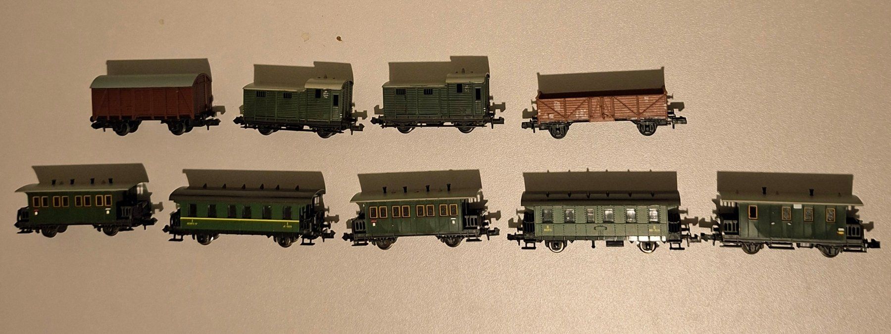 Trix Modelleisenbahnen: Minitrix E-Lok 2033 mit 9 Waggons gebraucht Spur N – Gebraucht aus Wynau von ben_7jzd 1