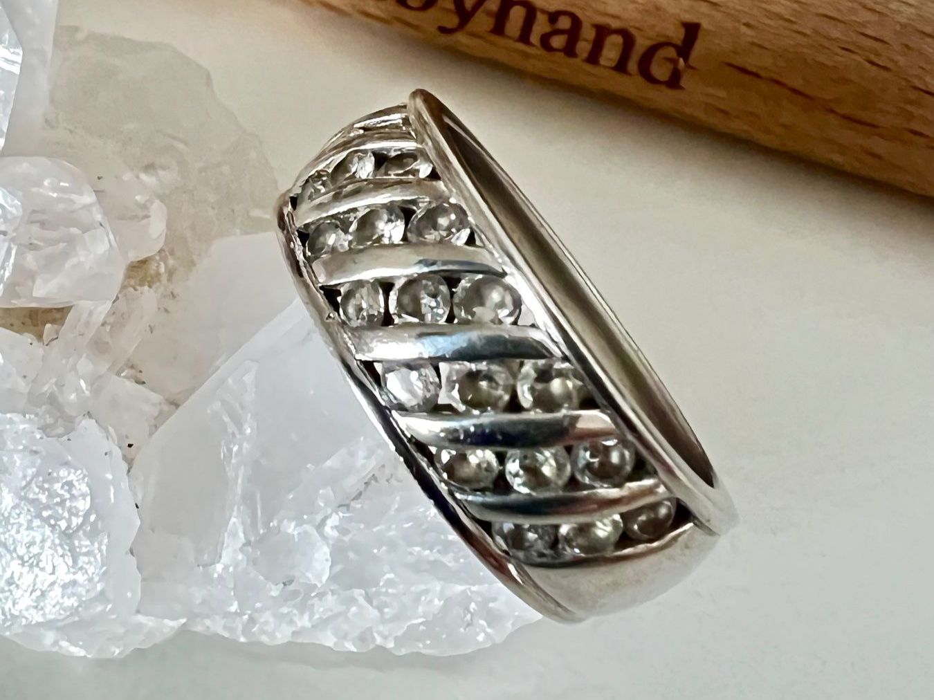 Ringe: Breiter Silberring 925 mit funkelnder Steinbesatzung Gr 57 – Gebraucht aus Ruswil von artbyhand 1