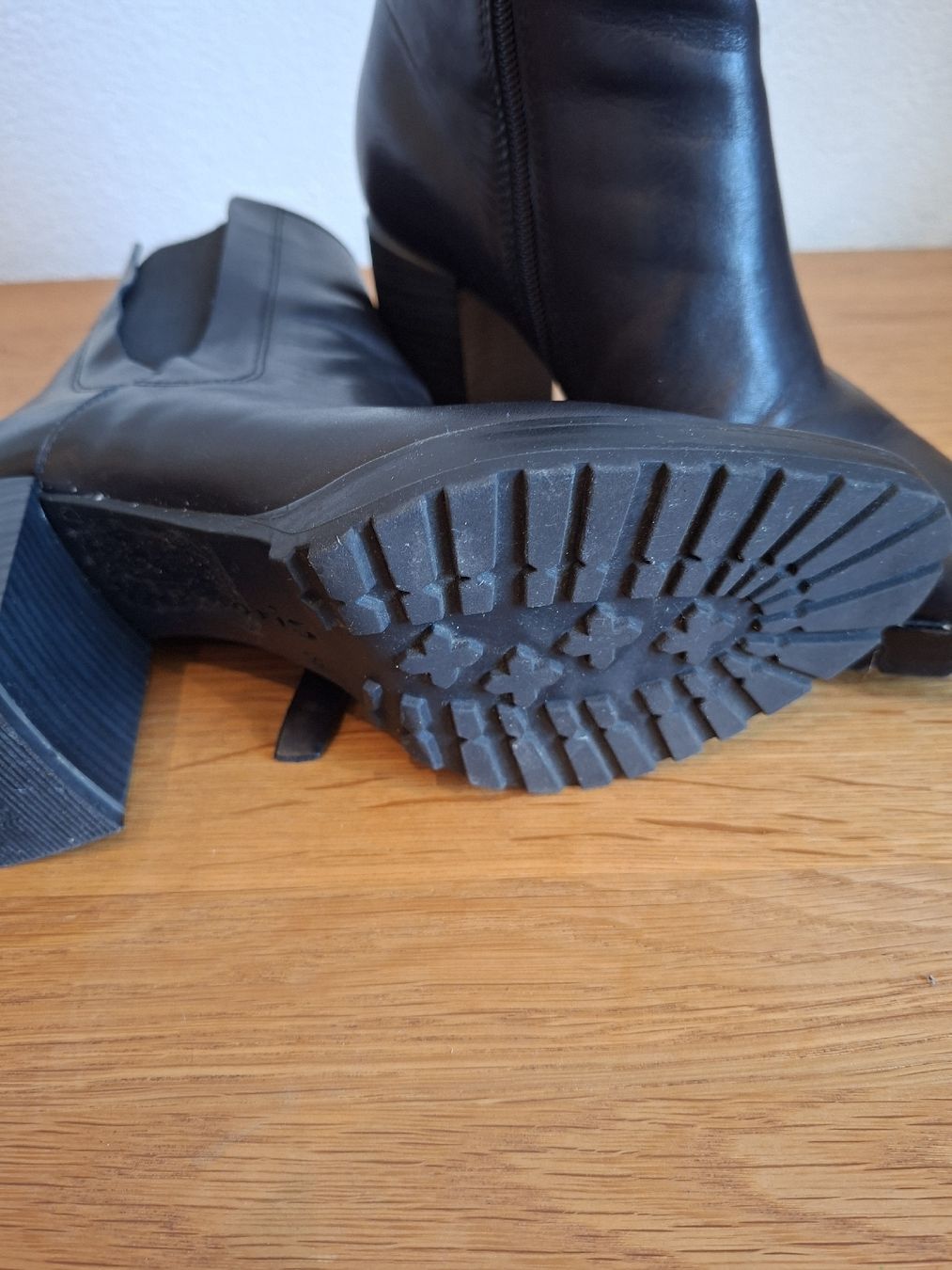 Tamaris Scarpe da donna: Stiefeletten Tamaris, Gr. 38 – Usato da Hausen AG venduto da Emirfinn 2