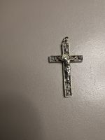 Filigraner Schmuckanhänger Kreuz