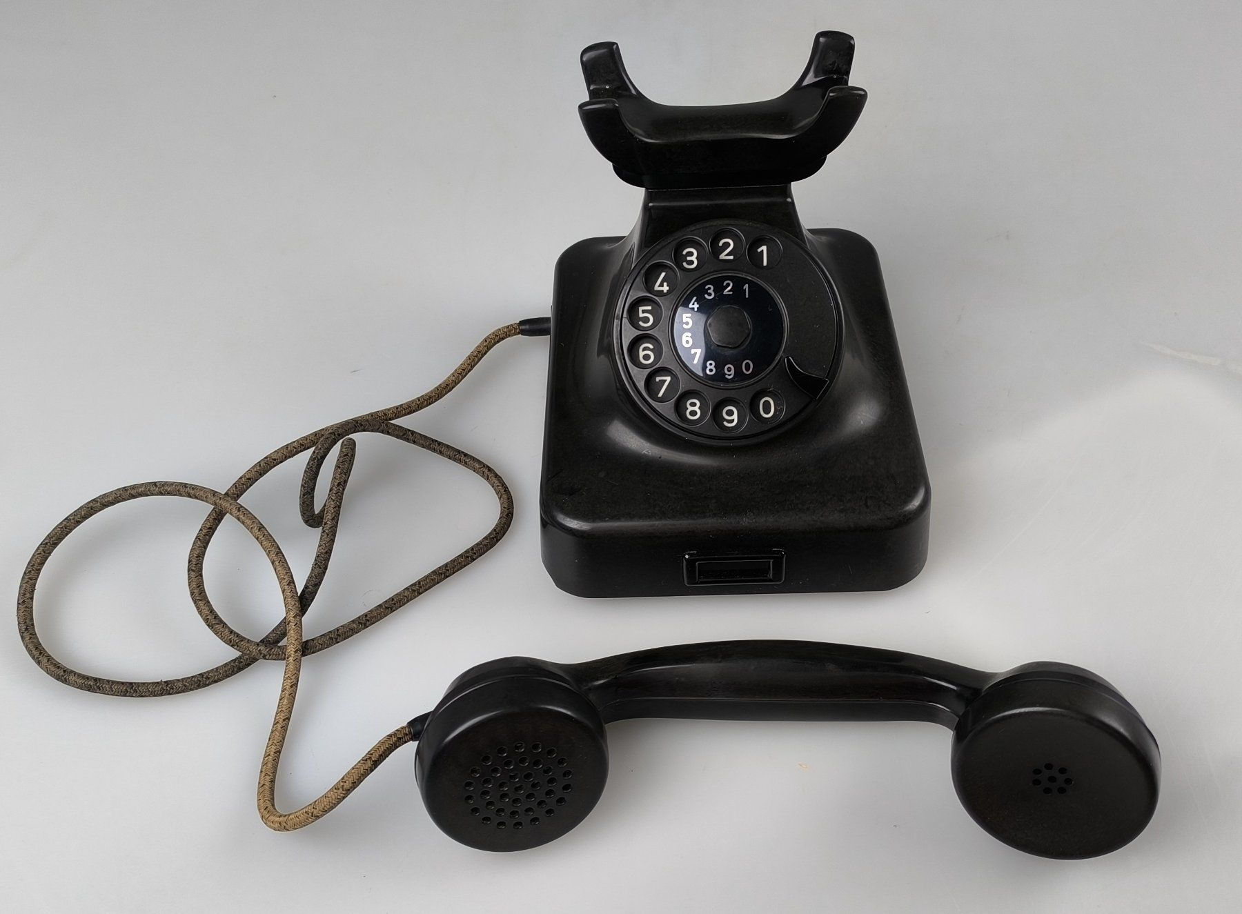 Telefone: Schweizer Tischtelefon Modell 1929 – Gebraucht aus Rüti ZH von Restwert_Rueti_ZH 1