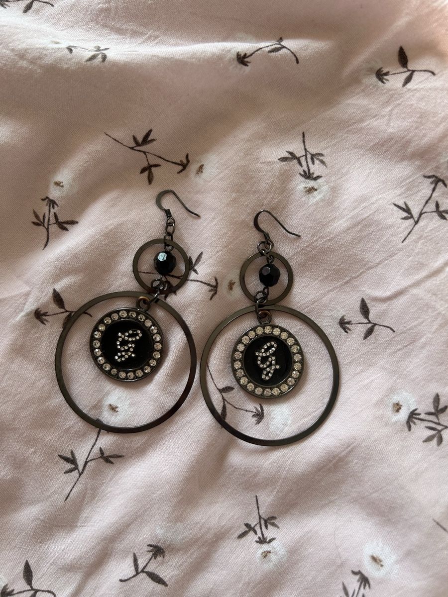 Guess Ohrringe & -stecker: Elegante Ohrringe Guess mit  Strasssteinen – Gebraucht aus Uzwil von gab_2kx8 1
