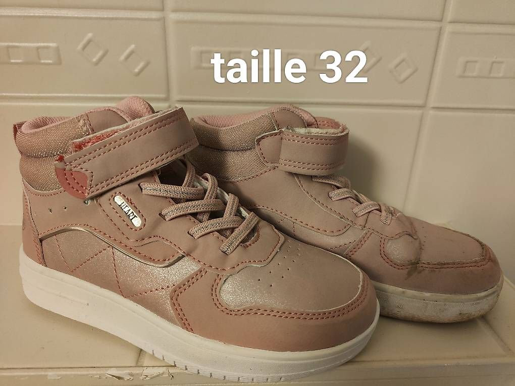 Schuhe für Mädchen: Chaussures enfant taille 32 – Gebraucht aus fribourg von pegalex
