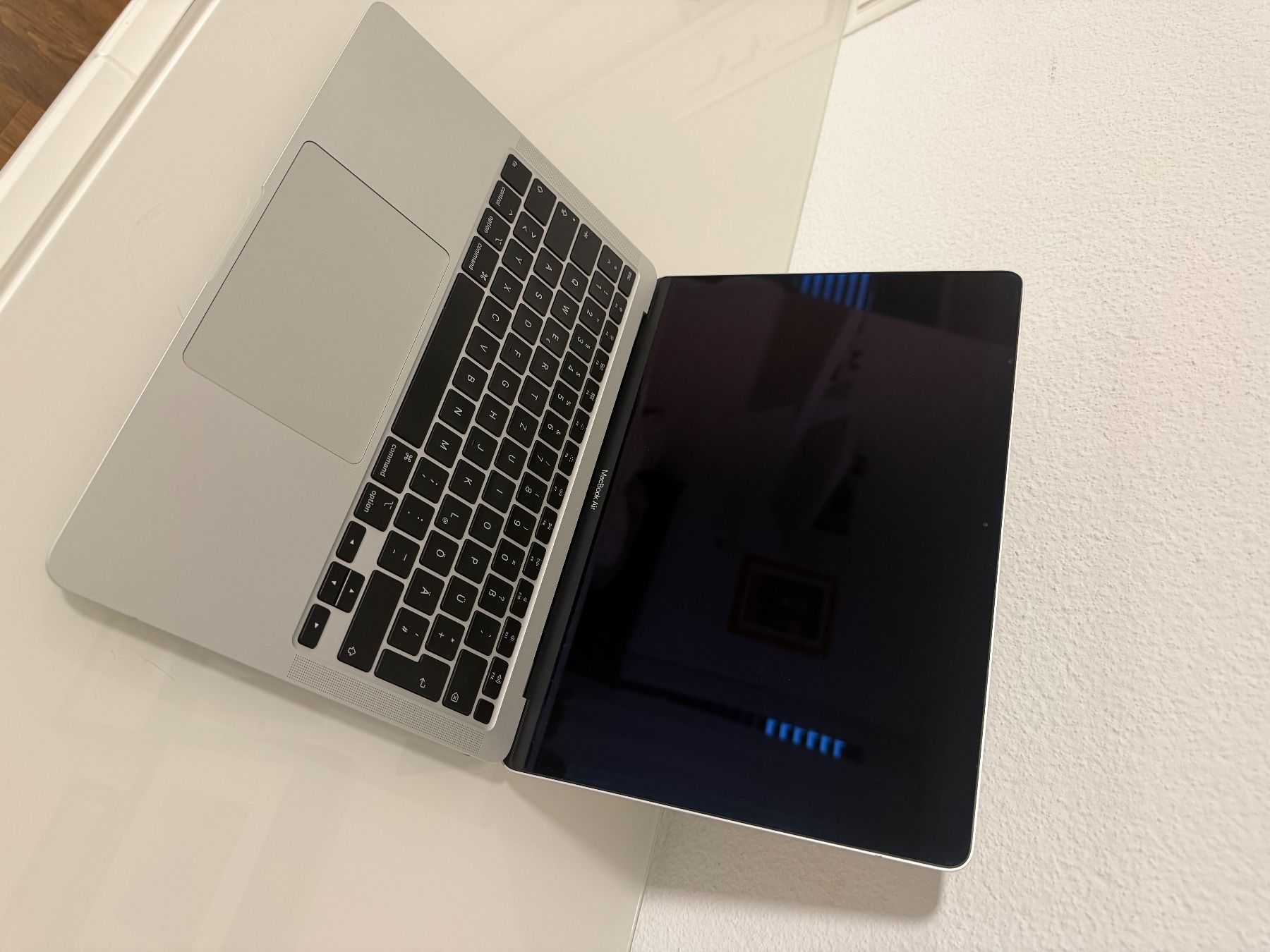 Apple Notebook: Macbook Air 13" (2020) – Usato da Adliswil venduto da lar_2ltd