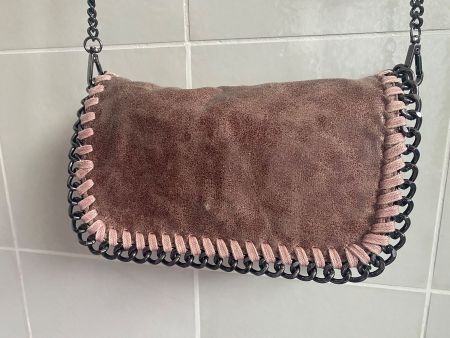 Trendige Umhängetasche mit Kettenrand/Kette