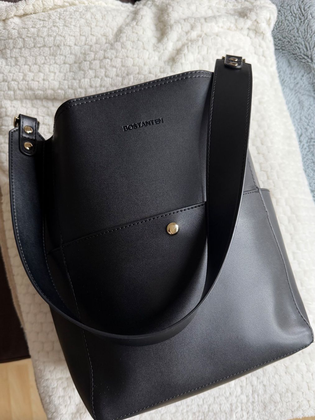 Borse da donna: Schwarze Schultertasche – Usato da Alpnach Dorf venduto da cec_8qjr 2