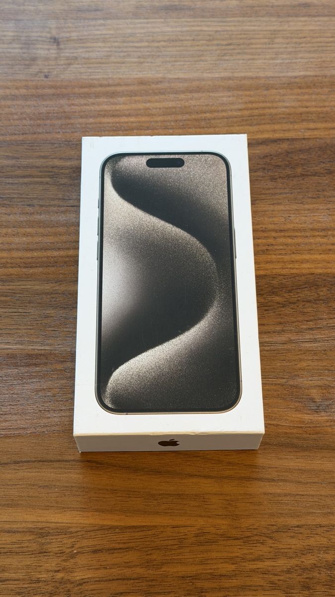Apple Telefoni cellulari / Smartphones: iPhone 15 Pro, 256, natural Titanium, ab CHF 1.- – Usato da Männedorf venduto da MGB 3
