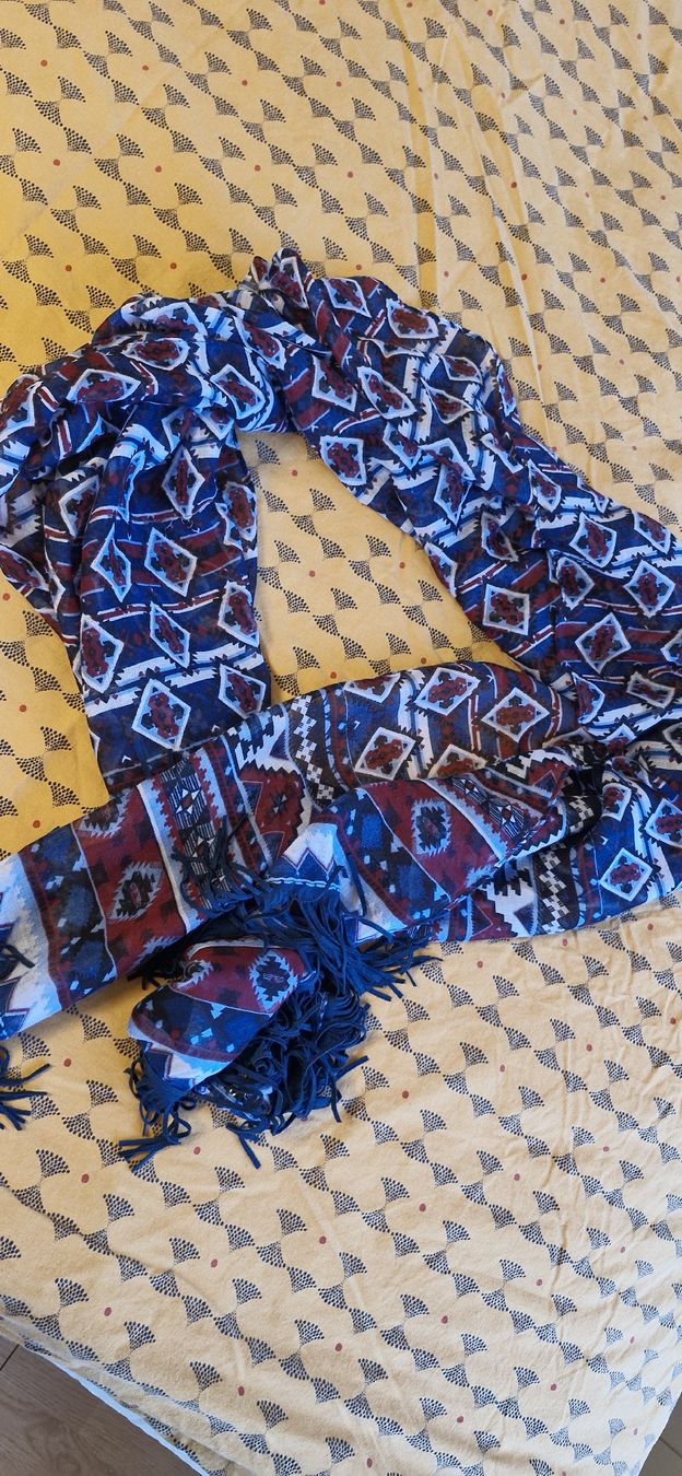 Foulards, Tücher & Schals: Aztec pattern scarf – Gebraucht aus Bonstetten von Denitza87