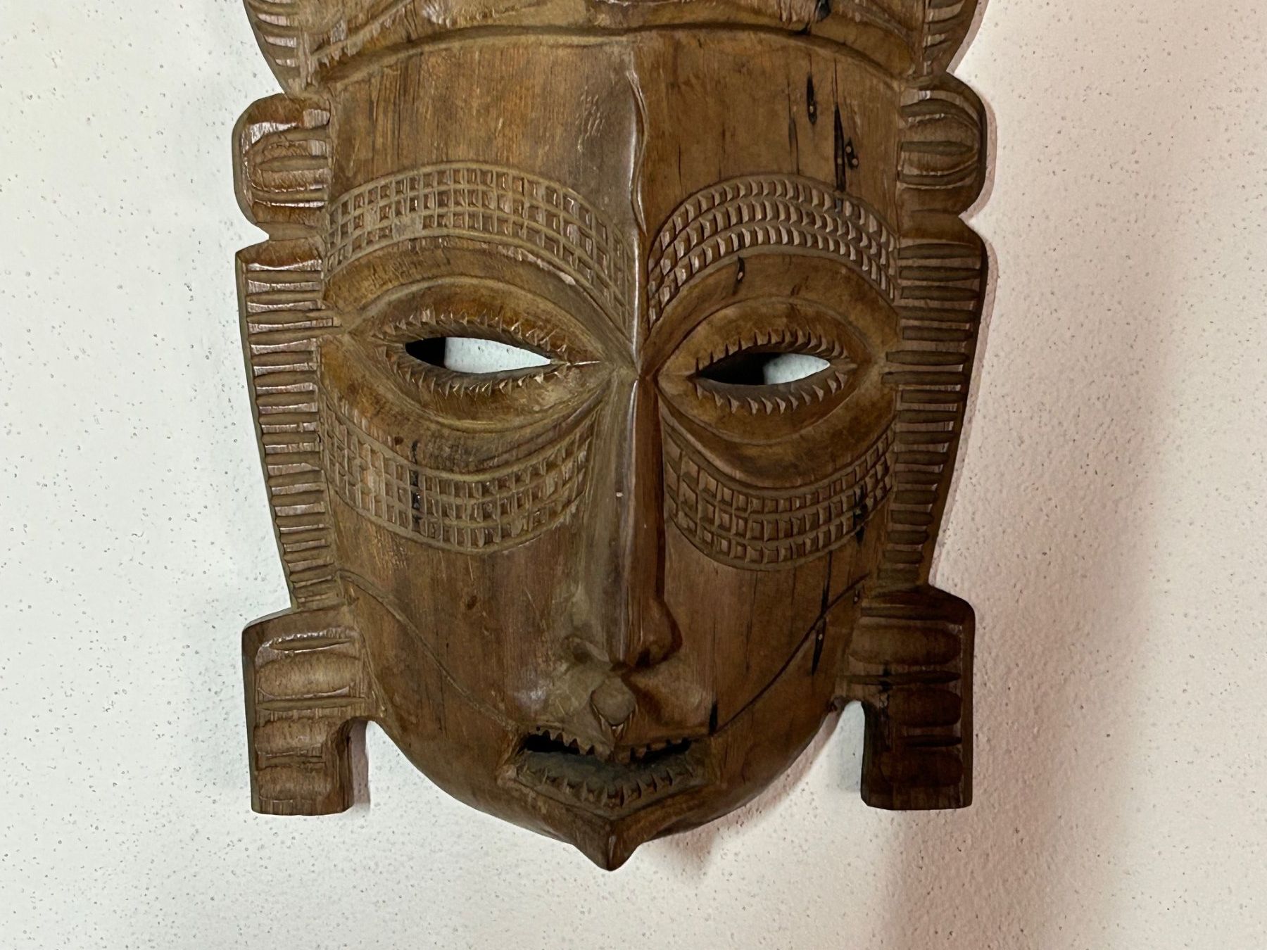 Internationale Kunst: Afrikanische Holzmaske aus Madagaskar – Neu (gemäss Beschreibung) aus Rocourt von Vijay02 7