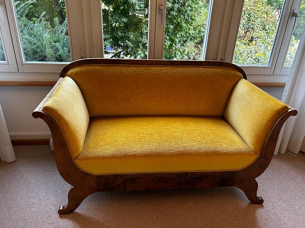 Divani: Antikes Biedermeier-Kanapee / Sofa  Nussbaum – Usato da Binningen venduto da peter.binningen