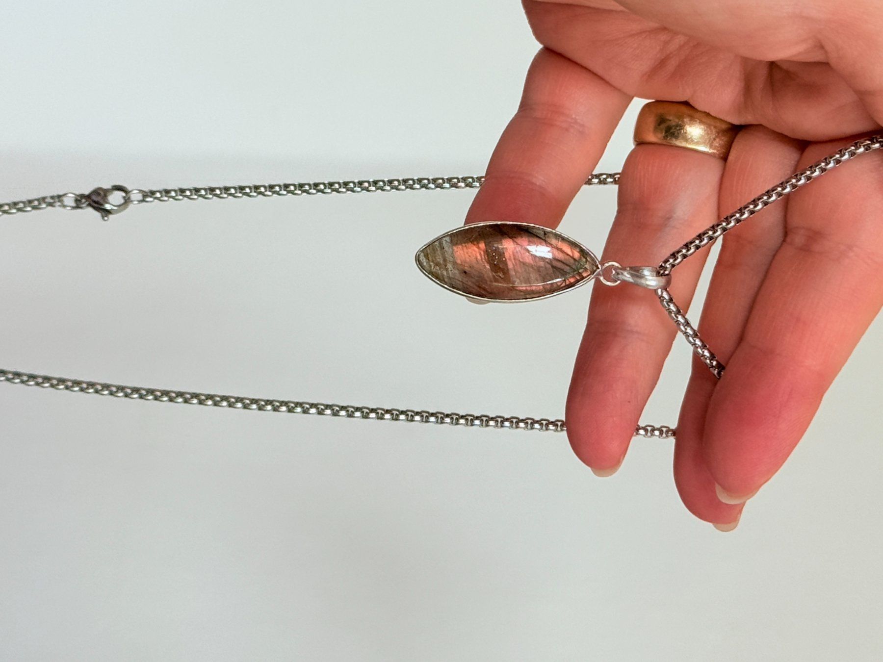 Ketten: Pendentif Labradorite forme marquise – Neu und originalverpackt aus Genève von AWWA 9