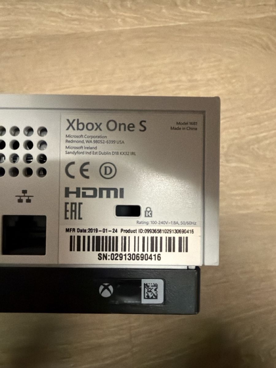 Microsoft Consoles: Microsoft Xbox One S Konsole 3 Controller Spiele weiss – D'occasion à Gutenswil par VAUC 4