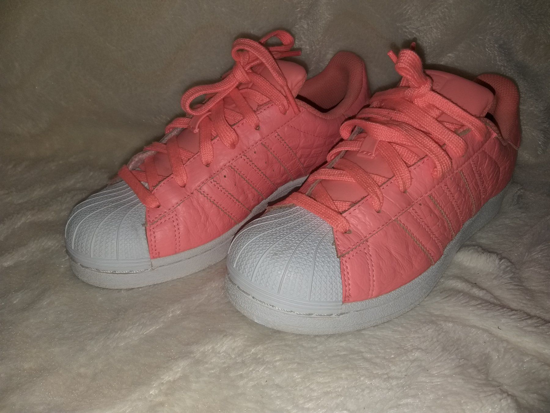 Adidas Scarpe da donna: Chaussures / Schuhe ADIDAS    Pointure / Nummer 38 2/3 – Usato da Cossonay-ville venduto da Super-Price-Quality