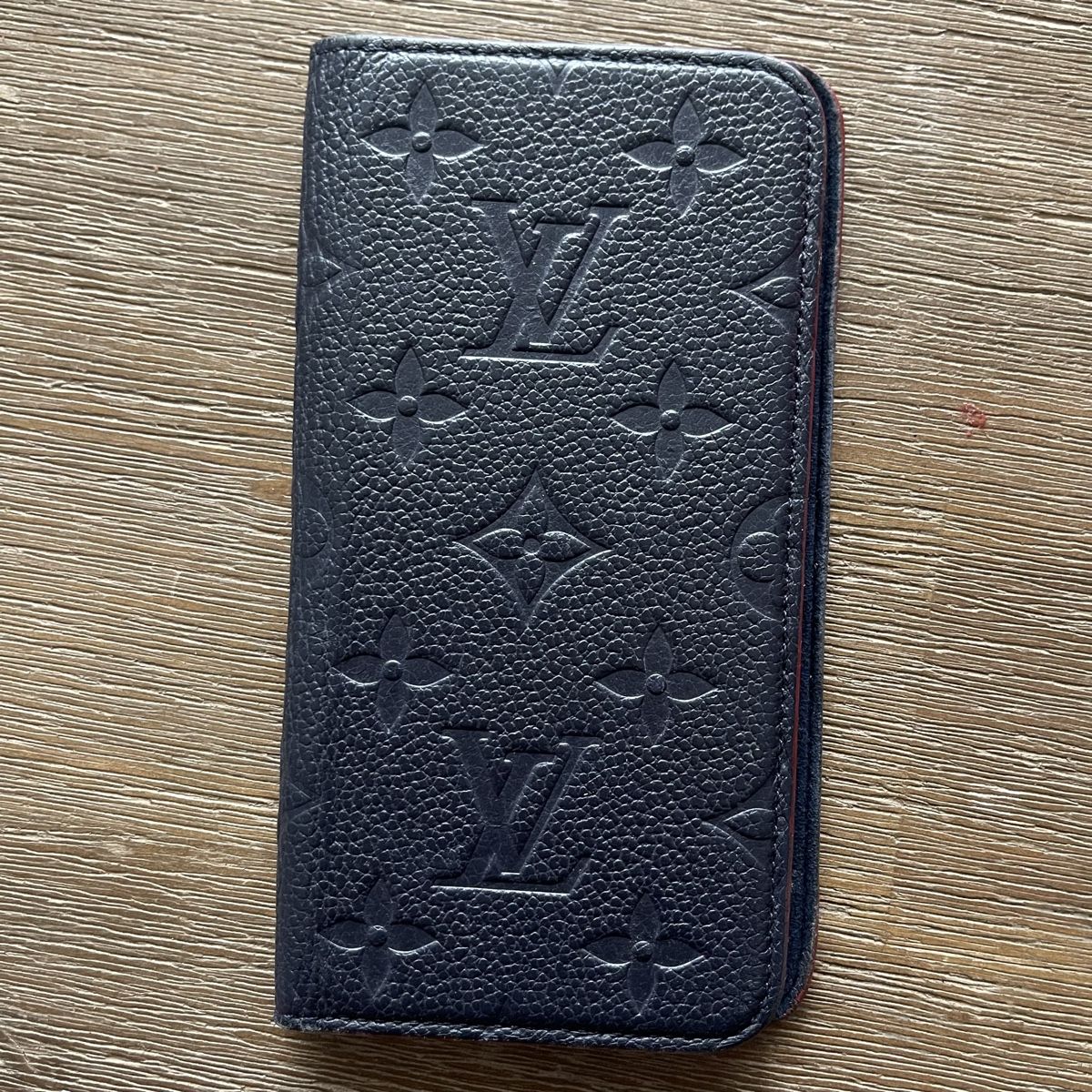 Louis Vuitton Cover & Protezioni schermo: Louis Vuitton dark navy blue black iPhone X cover wallet – Usato da Genève venduto da FoundTears 1