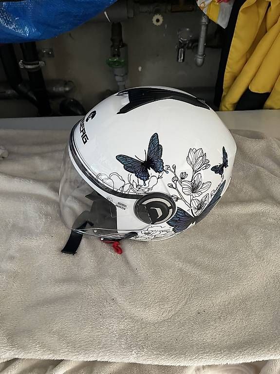 Helme: schmetterling helm  – Gebraucht aus Adligenswil von balboa5 2