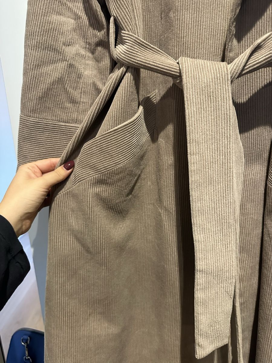 Cappotti: Cefinn beige corduroy coat – Usato da St. Niklausen LU venduto da lau_259n 4