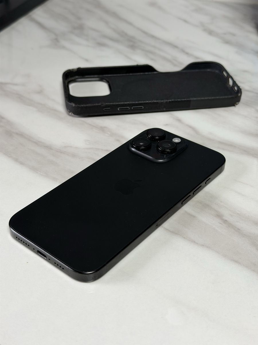 Apple Telefoni cellulari / Smartphones: iPhone 16 Pro Max 256 GB – Usato da Zürich venduto da pav_d5w6 5