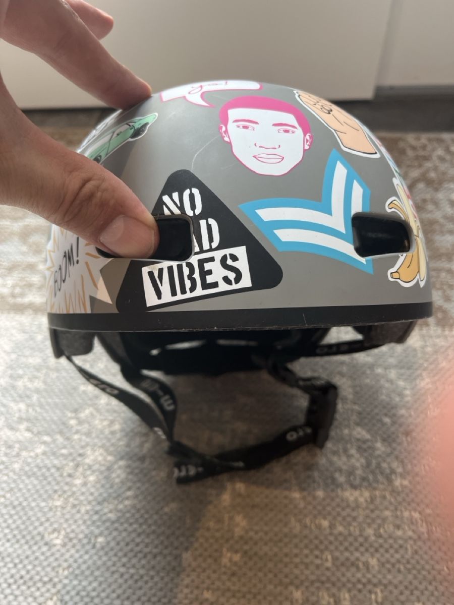 Micro Caschi: Skate-Helm, fast wie neu – Usato da Unterägeri venduto da Leines 1