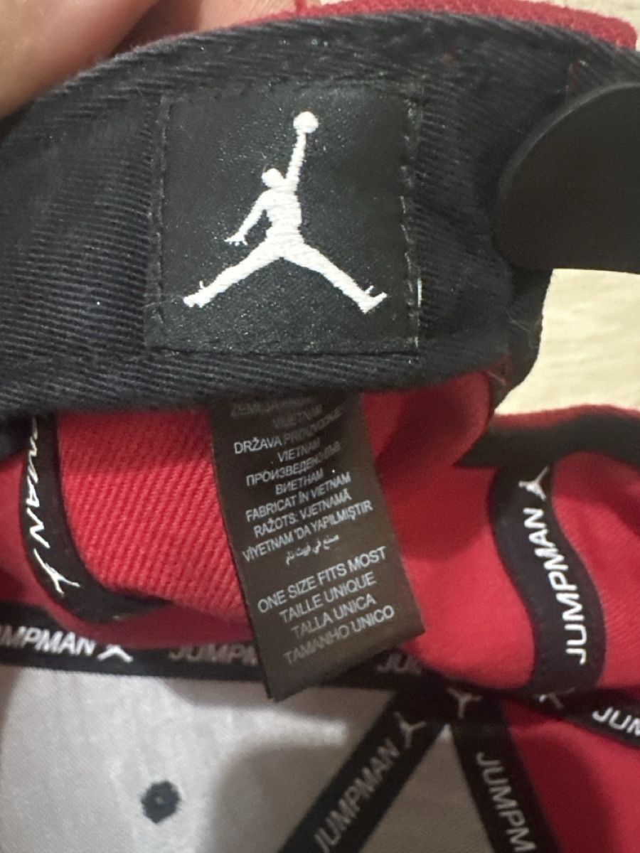 Jordan Altro abbigliamento per bambino: Cappello Jordan rosso - Taglia Unica – Nuovo (secondo la descrizione) da Bellinzona venduto da Ti.belli 2