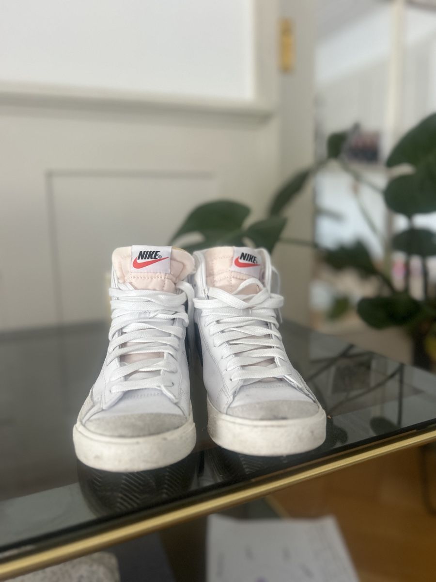 Nike Chaussures femmes: Nike Blazer Mid '77 Grösse 36,5 gebraucht – D'occasion à Bern par anu_b9y9 2